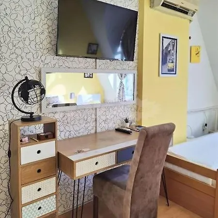 Yellow Diamond アパート *