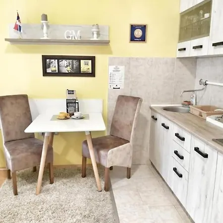 Yellow Diamond Apartment Ni